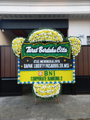 Papan Bunga Duka di Putri Hijau