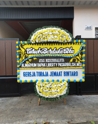 Papan Bunga Duka di Putri Hijau